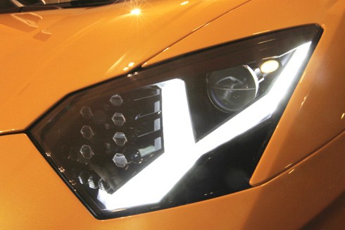 Aventador được "thừa hưởng" tất cả những tinh túy của các phiên bản "đàn anh", đồng thời cũng được trang bị những công nghệ mới nhất của Lamborghini.